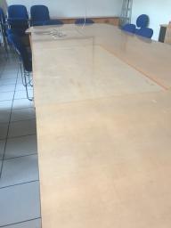 Photo détaillant le don Mobilier salle de réunion