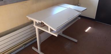 Photo détaillant le don 6 tables et 1 bureau