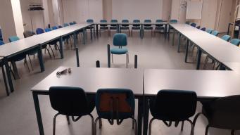 Photo détaillant le don Tables de réunion