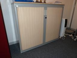 Photo détaillant le don Ensemble de mobilier de bureau (4 postes complets) de qualité en bon état