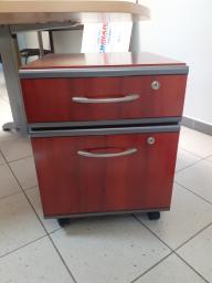 Photo détaillant le don Ensemble de bureaux et caissons