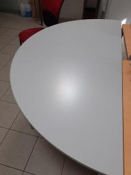 Photo détaillant le don Tables et chaises