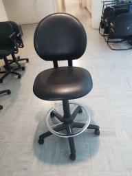 Photo détaillant le don Fauteuil en cuir à roulettes