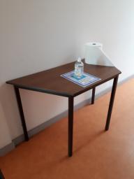 Photo détaillant le don LOT TABLE TRAPEZOIDALE