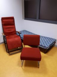Photo détaillant le don LOT FAUTEUILS ET LIT DE CAMP