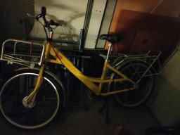 Photo détaillant le don Vélo porteur type vélo de facteur
