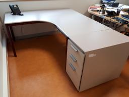Photo détaillant le don LOT BUREAUX ET CAISSONS N°9