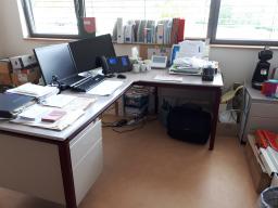 Photo détaillant le don LOT BUREAUX ET CAISSONS N°12