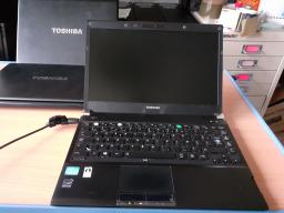 Photo détaillant le don Un lot de 10 portables Toshiba Portege R930