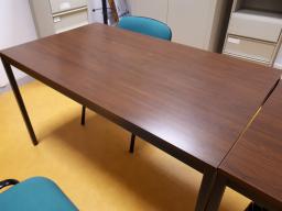 Photo détaillant le don LOT TABLE DE TRAVAIL PLATEAU WENGE N°8