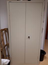 Photo détaillant le don LOT ARMOIRE HAUTE PORTES BATTANTES N°7