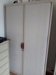 Photo détaillant le don LOT ARMOIRE HAUTE PORTES RIDEAUX N°13