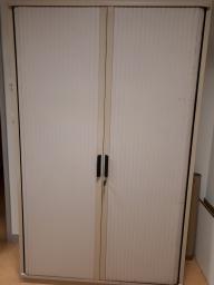 Photo détaillant le don LOT ARMOIRE HAUTE PORTES RIDEAUX N°15