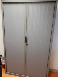 Photo détaillant le don LOT ARMOIRE HAUTE PORTES RIDEAUX N°19