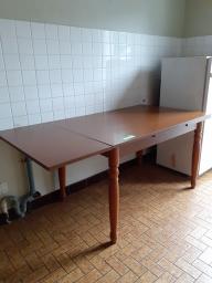 Photo détaillant le don Lot de 7 tables