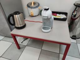 Photo détaillant le don Table basse de cafétéria