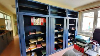 Photo détaillant le don Dons armoires etageres guichets à la trésorerie de Seltz (bas-Rhin)