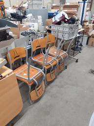 Photo détaillant le don Table pliante et son lot de chaises