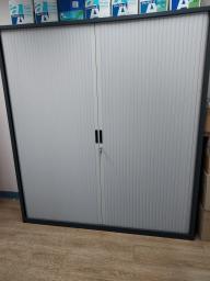 Photo détaillant le don Armoire métallique haute grise