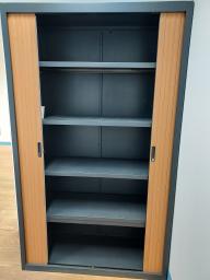 Photo détaillant le don Armoire de rangement métallique haute