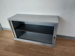 Photo détaillant le don Armoire métallique basse grise