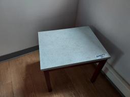 Photo détaillant le don Table de desserte basse
