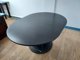 Photo détaillant le don Table de réunion en bois