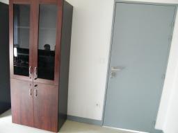Photo détaillant le don ensemble 3 armoires dont 1 armoire vitrée