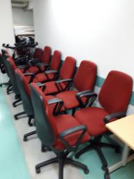 Photo détaillant le don Lot de 14 fauteuils de bureau 