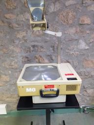 Photo détaillant le don Rétroprojecteur Elmo HP-285 S