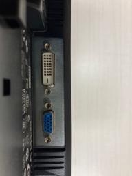 Photo détaillant le don Lot de 9 Ecrans HP 22"
