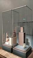 Photo détaillant le don Grand ensemble de mobiliers d'exposition (NAPATA) - Musée du Louvre 