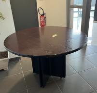 Photo détaillant le don Table ronde en bois