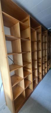 Photo détaillant le don Lot étagéres bois