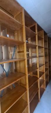 Photo détaillant le don Lot étagéres bois