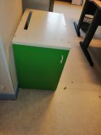 Photo détaillant le don lot de 3 petits meubles verts et blancs