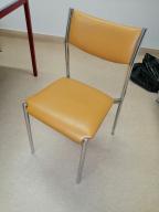 Photo détaillant le don lot de 6 chaises jaunes