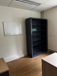 Photo détaillant le don mobilier de bureau