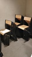Photo détaillant le don 33 chaises d'école - Musée du Louvre