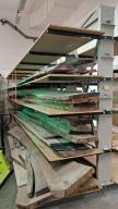 Photo détaillant le don 2 grands racks de stockage acier + bois