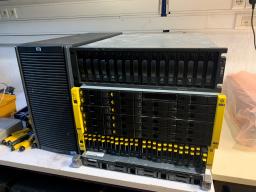 Photo détaillant le don Donne lot de 8 serveurs sans disque dur : IBM, HP, DELL, Lenovo