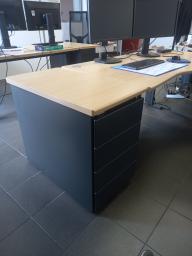 Photo détaillant le don Bureau d'angle + caisson haut