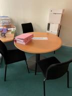 Photo détaillant le don Table + 4 chaises