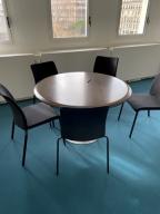 Photo détaillant le don Table + 4 chaises