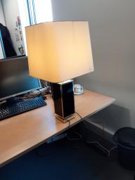 Photo détaillant le don Lampe de bureau à restaurer
