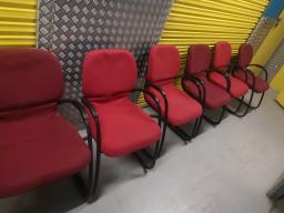 Photo détaillant le don Lot de 6 sièges rouges