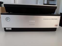 Photo détaillant le don scanner de marque EPSON, modèle PERFECTION V700 photo