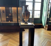 Photo détaillant le don 2 vitrines Cloches CAMPANA - Musée du Louvre