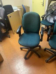 Photo détaillant le don Lot 6 chaises de bureaux