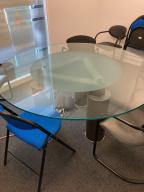Photo détaillant le don Table de réunion - plateau verre